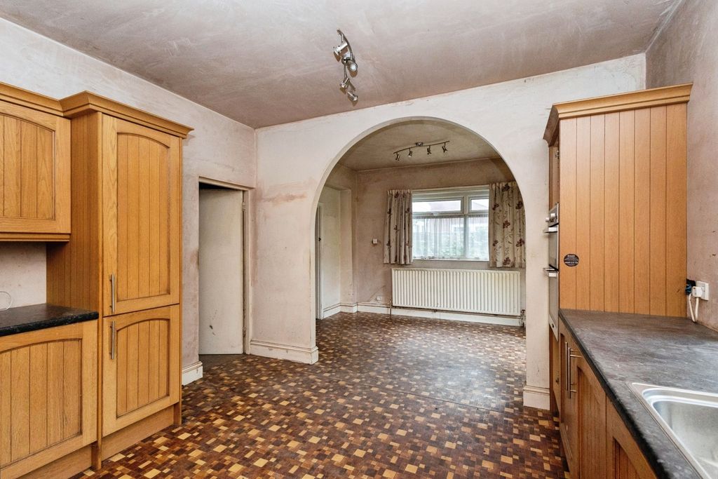 Property photo 3 of 17 Photo