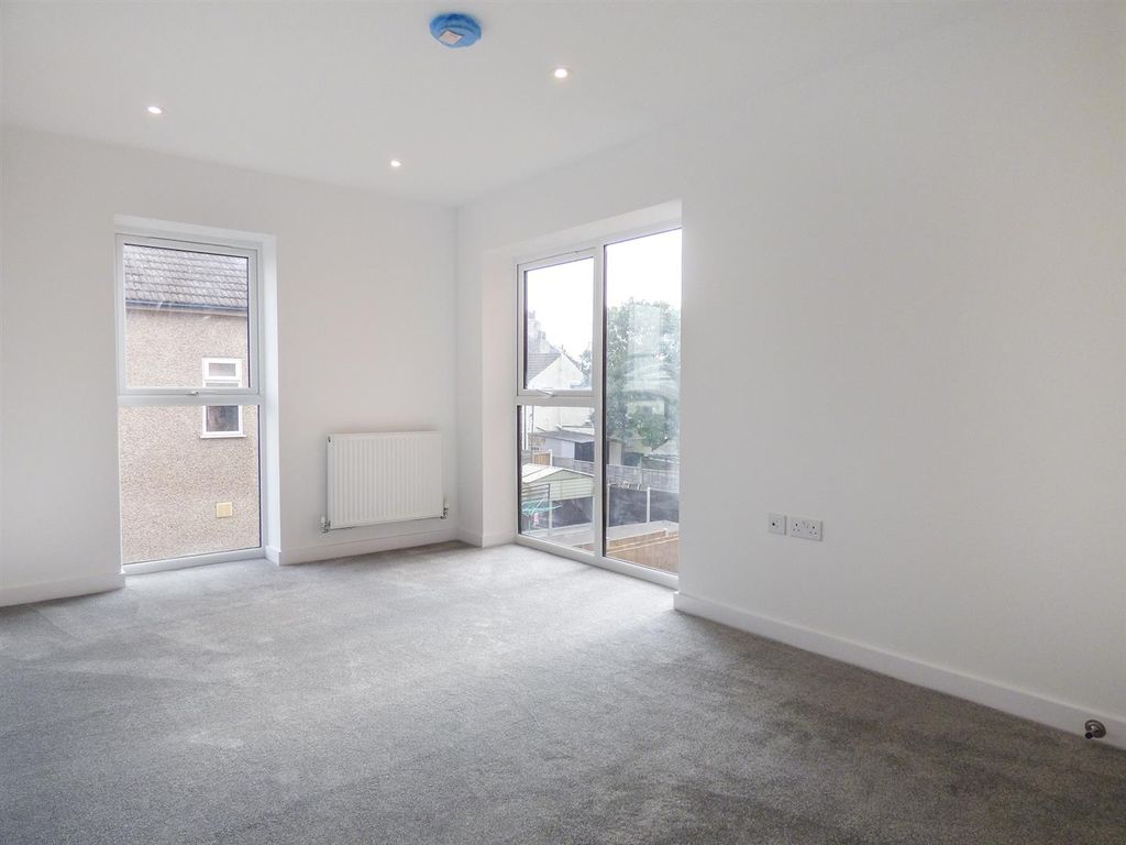 Property photo 3 of 8 P1100031_1.Jpg