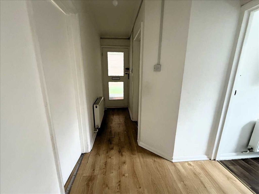 Property photo 3 of 11 Hallway