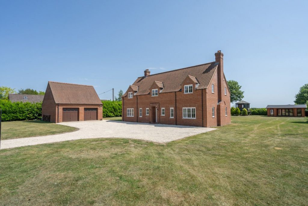 Property photo 1 of 32