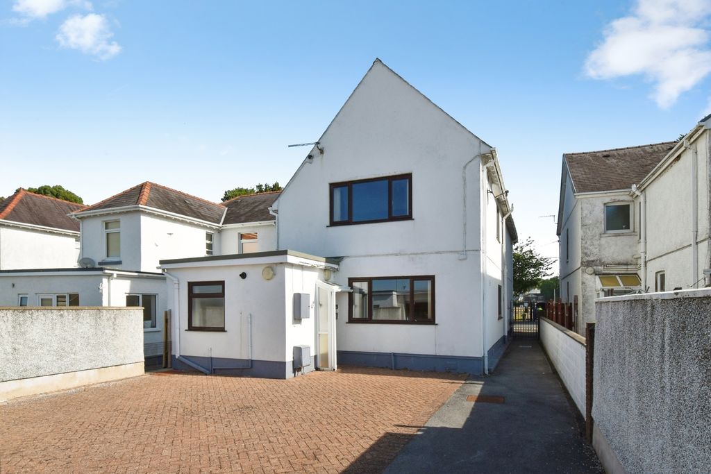 Property photo 2 of 25 Pbox-Img.Jpg