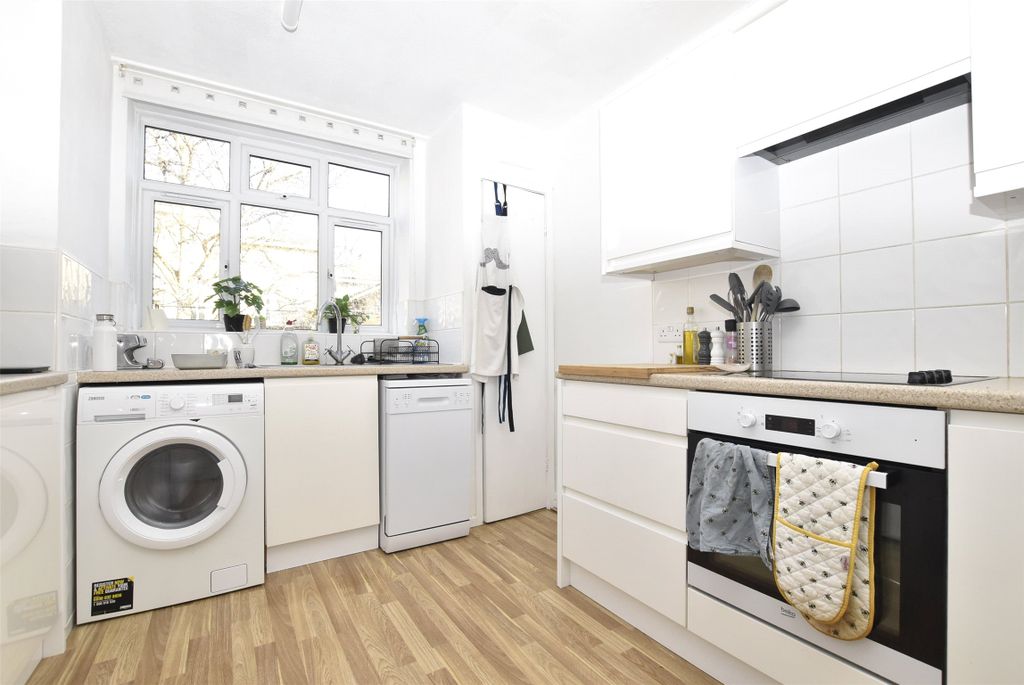 Property photo 2 of 9 Kitchen