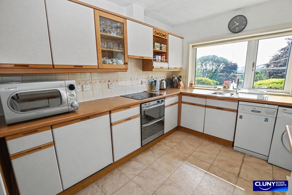Property photo 2 of 25