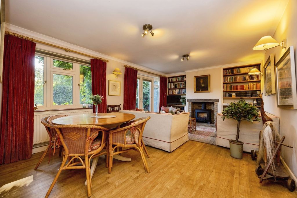 Property photo 2 of 17 Photo