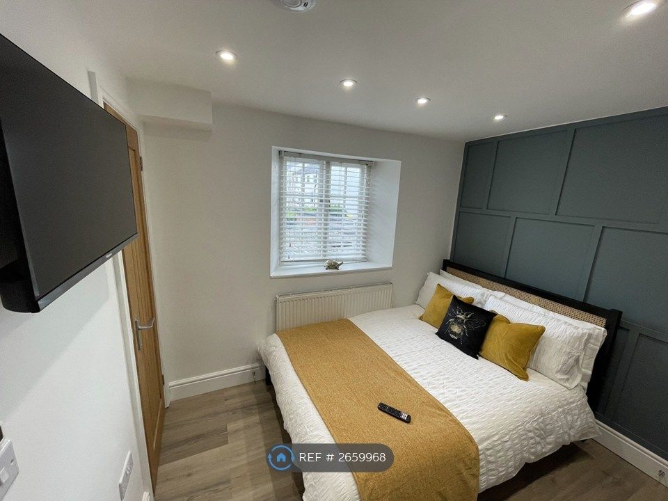 Property photo 3 of 10 Room 2