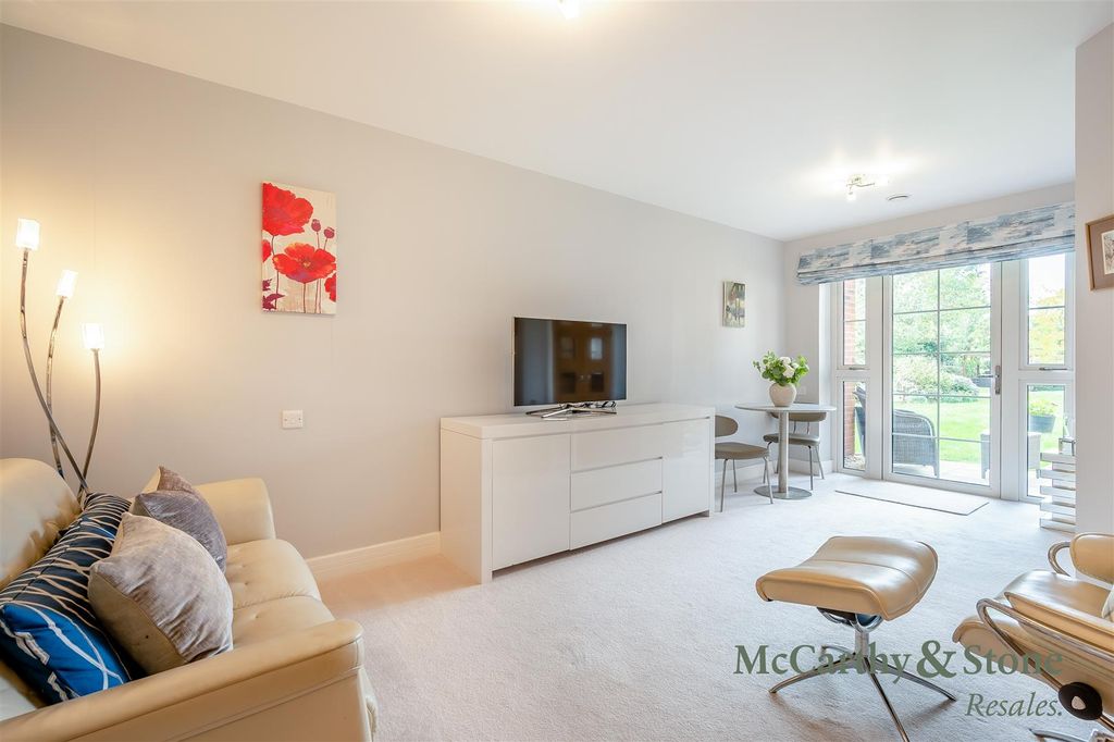 Property photo 2 of 26 8707719-Interior13.Jpg