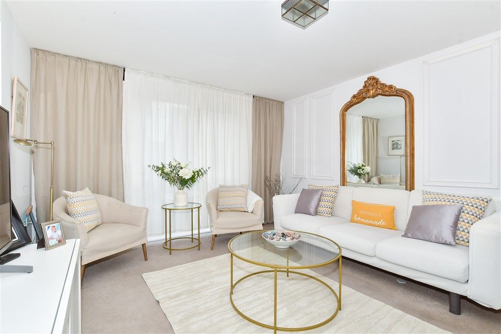 Property photo 1 of 9 Lounge/Kitchen