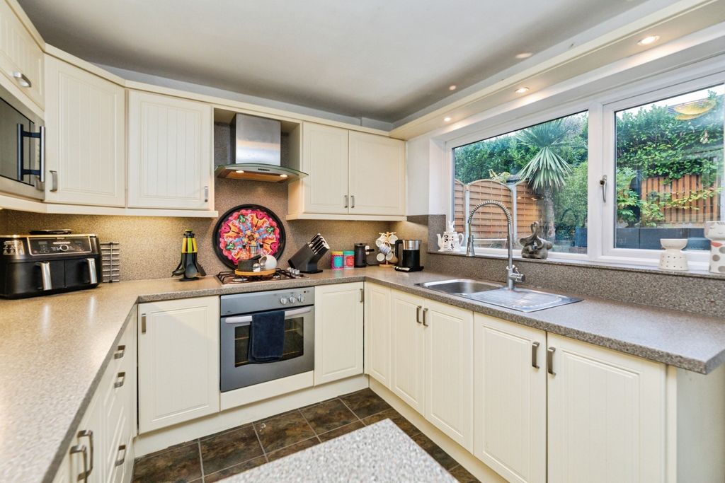 Property photo 3 of 19 Pbox-Img.Jpg