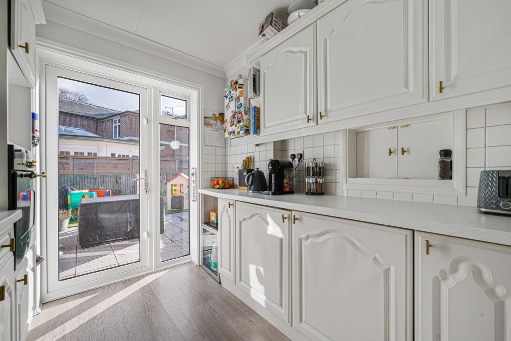 Property photo 2 of 18 Kitchen