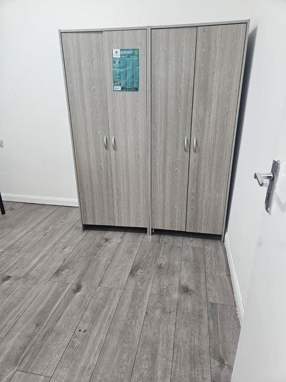 Property photo 1 of 5 One Bedroom Flat Split Level Flat On High Street North- £1400 Pcm Inclusive