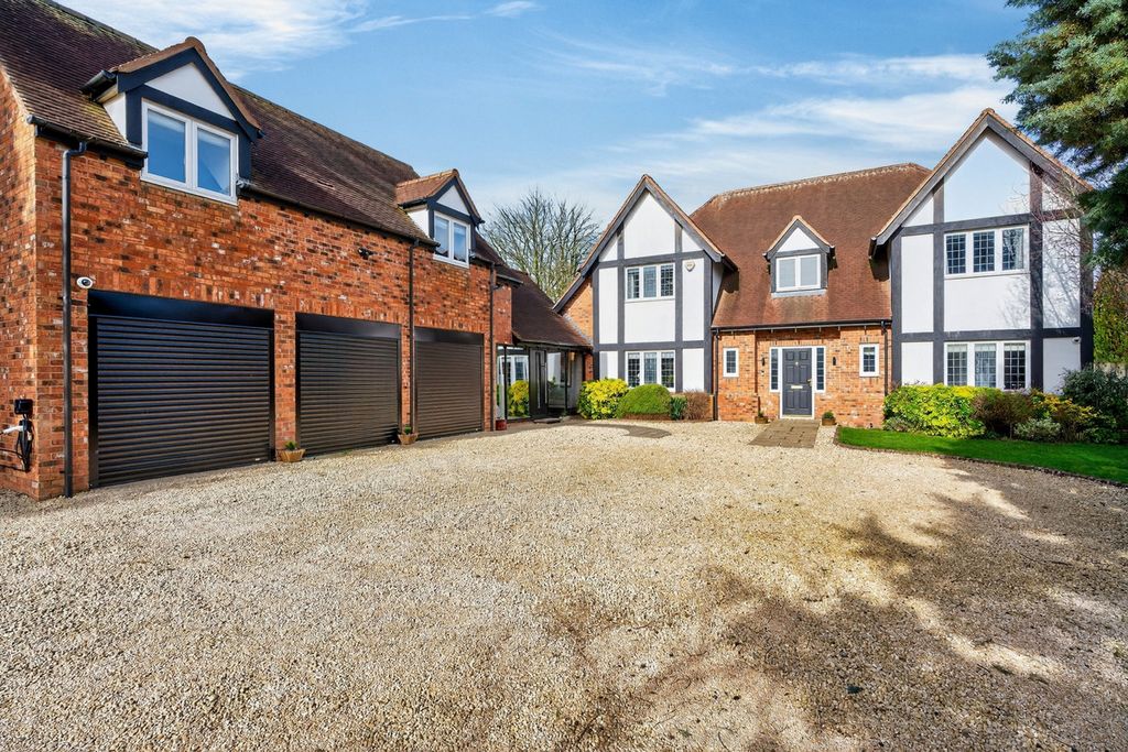 Property photo 1 of 32