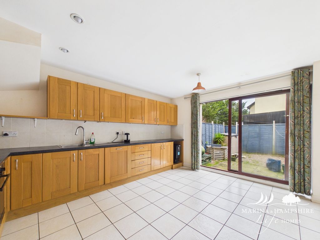 Property photo 2 of 26 Cam03915G0-Pr0041-Still007