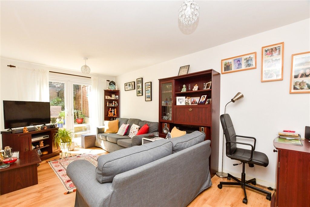 Property photo 3 of 12 Lounge