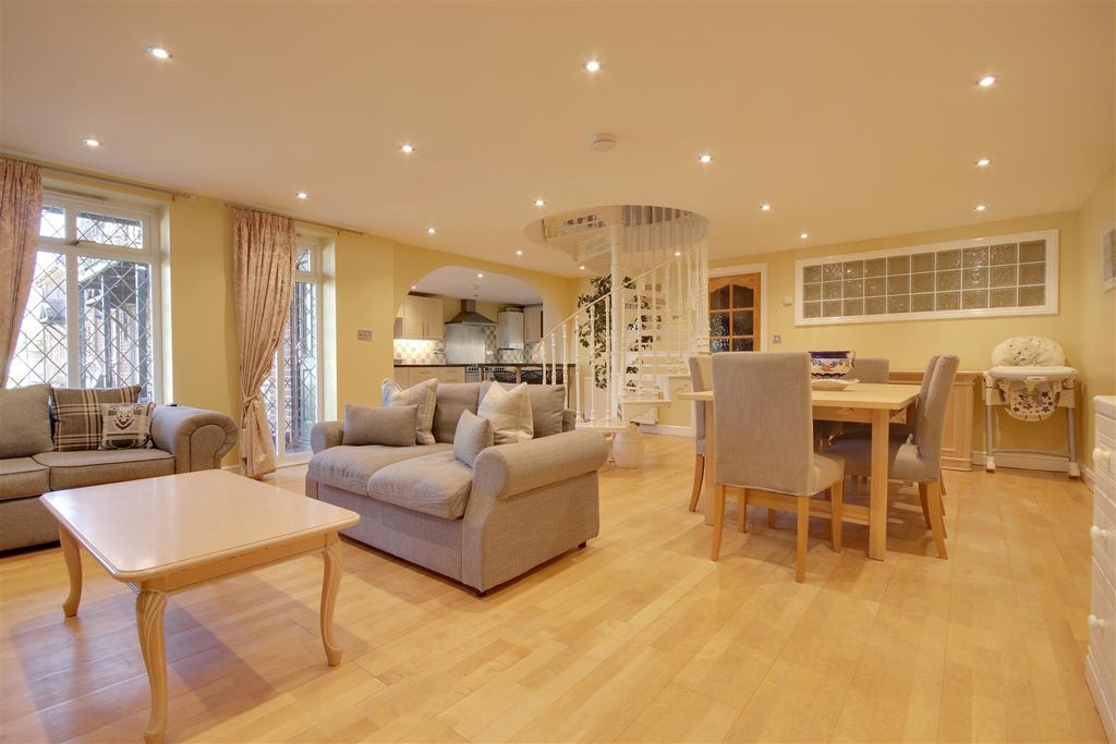 Property photo 2 of 19 7.Jpg