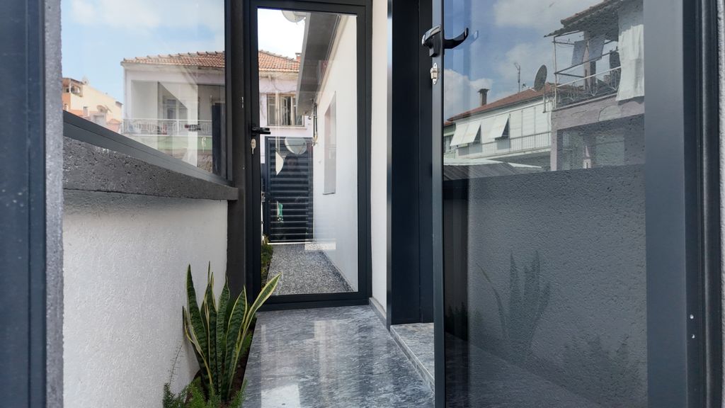 Property photo 3 of 40