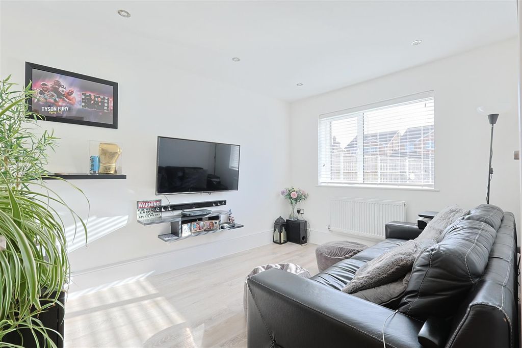 Property photo 3 of 22