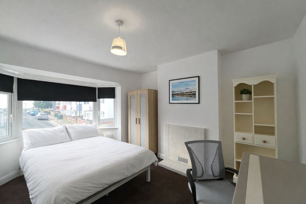 Property photo 3 of 8 Photo 13