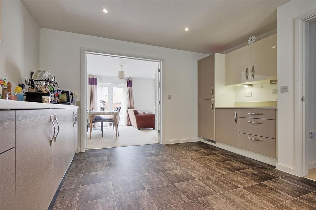 Property photo 3 of 16 Kitchen 2.Jpg