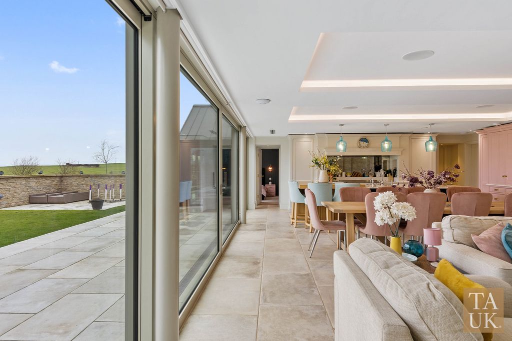 Property photo 3 of 50