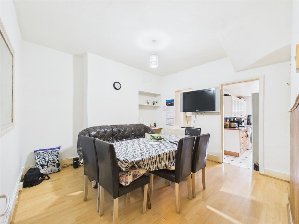 Property photo 2 of 19 Cam01358G0-Pr0164-Still007.Jpg