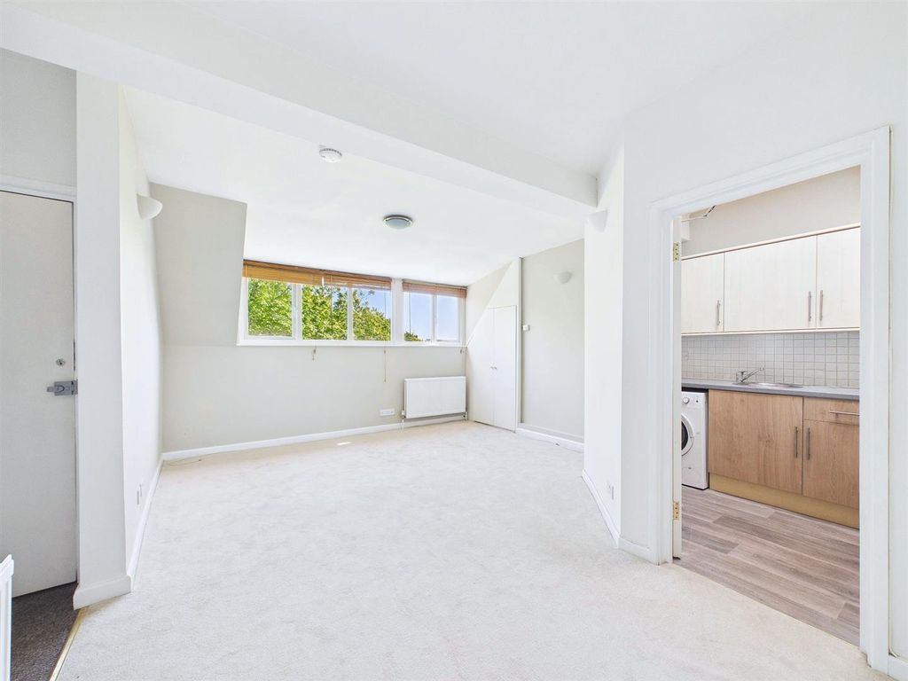 Property photo 2 of 12 Tff Clifton 3.Jpg