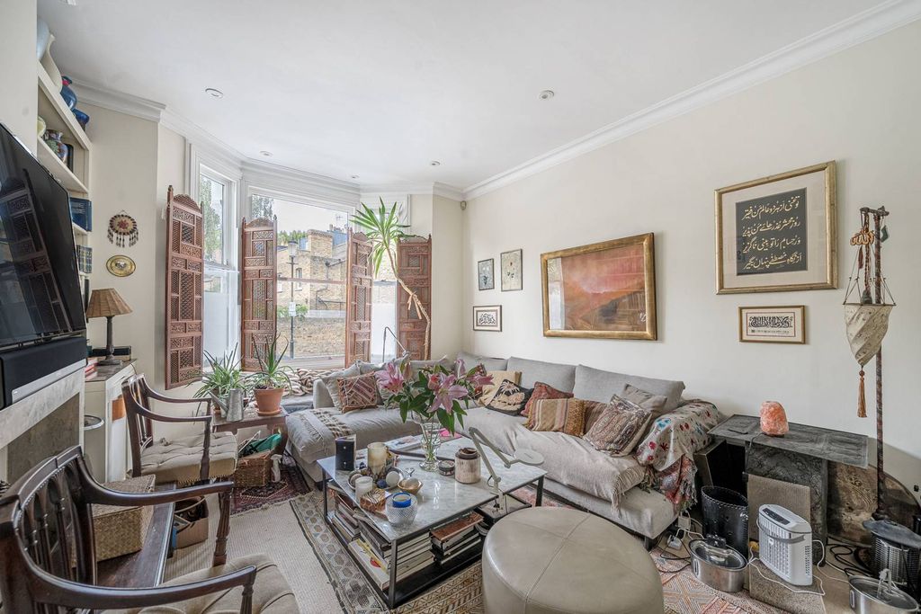 Property photo 2 of 18