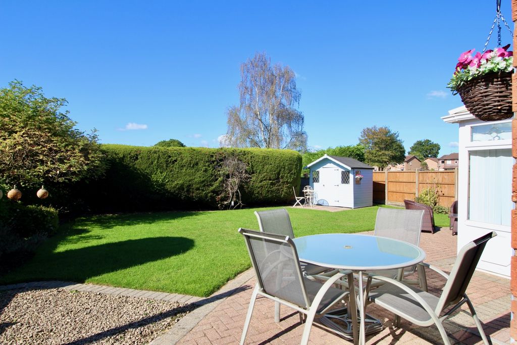 Property photo 2 of 23 West Facing Rear Garden