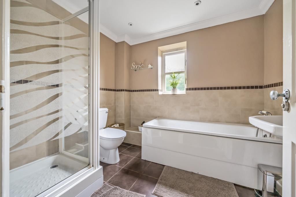 Property photo 3 of 10 Bathroom