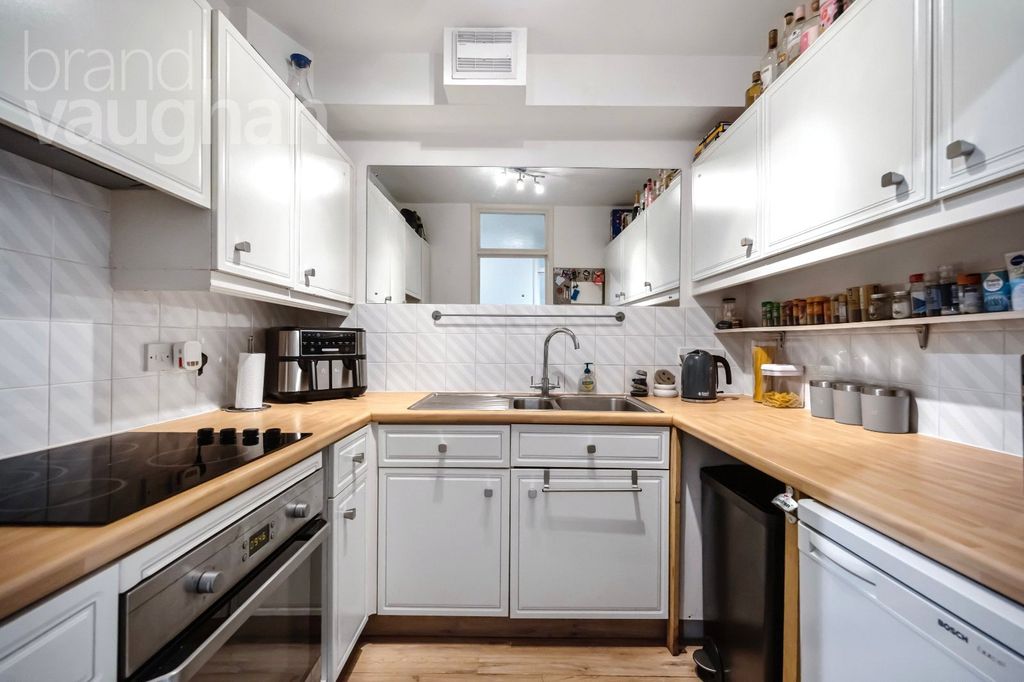 Property photo 3 of 20 Picture No. 06