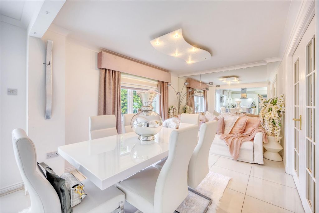 Property photo 3 of 30 2_Honeywell_Drive_Stepps_022.Jpeg