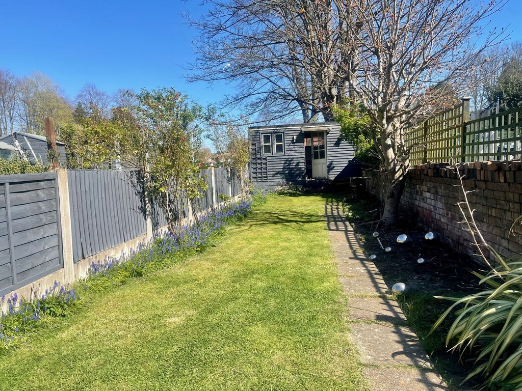 Property photo 2 of 12 E0B0Bb09-Ed6A75c2-42F4-456c-9B07-F07810Cf9c27