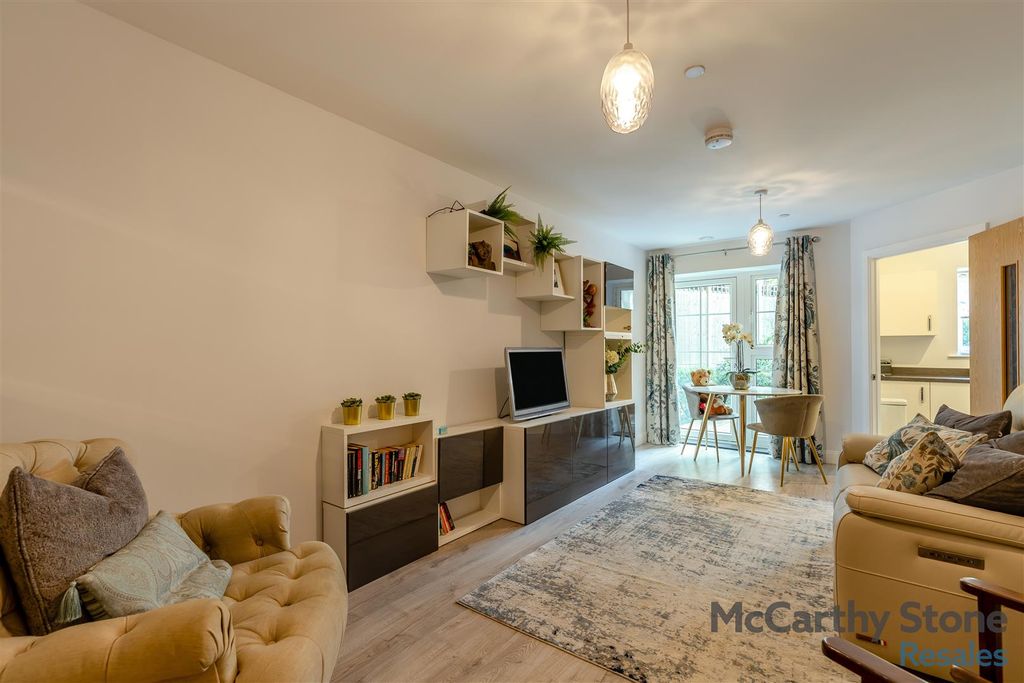 Property photo 2 of 31 8698874-Interior06.Jpg