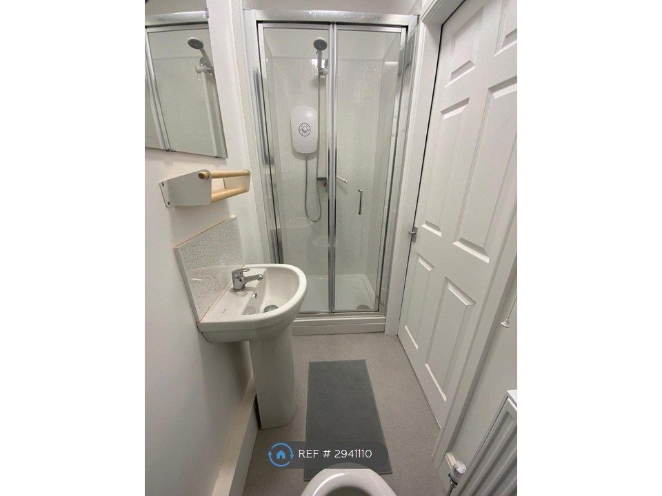 Property photo 3 of 8 En-Suite
