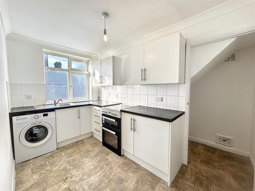 Property photo 2 of 12 Kitchen