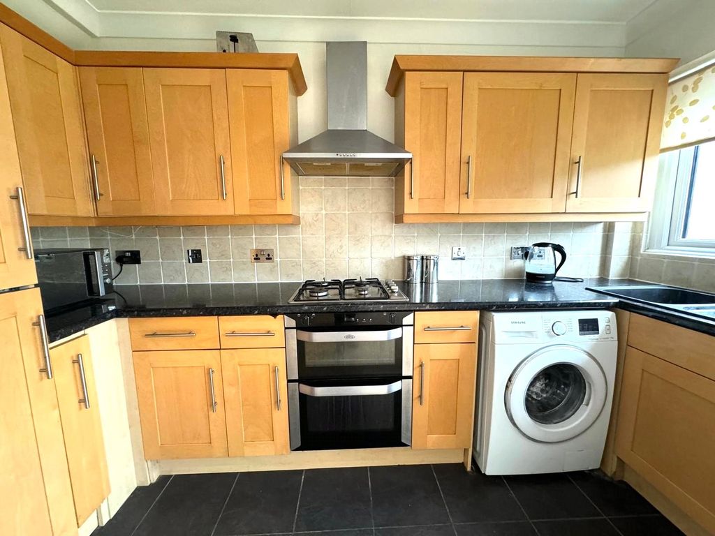 Property photo 3 of 12 Kitchen