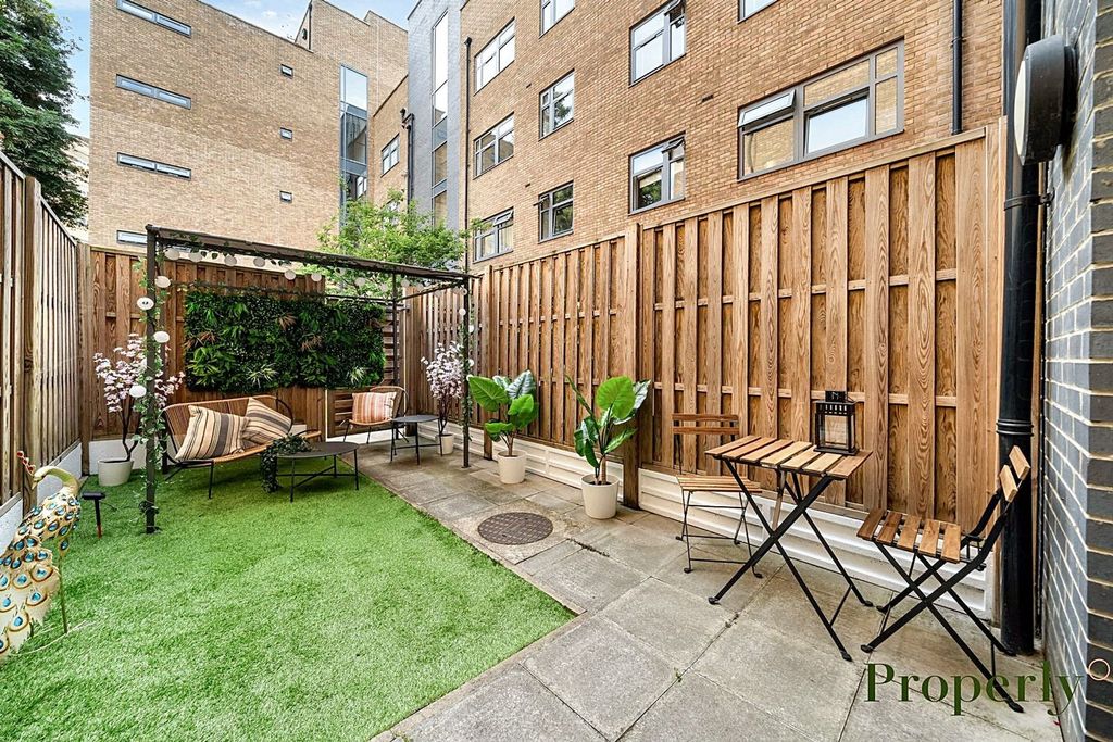 Property photo 3 of 12 Garden