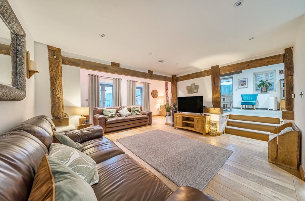 Property photo 2 of 23 1375073-20-690A397B4Fc23