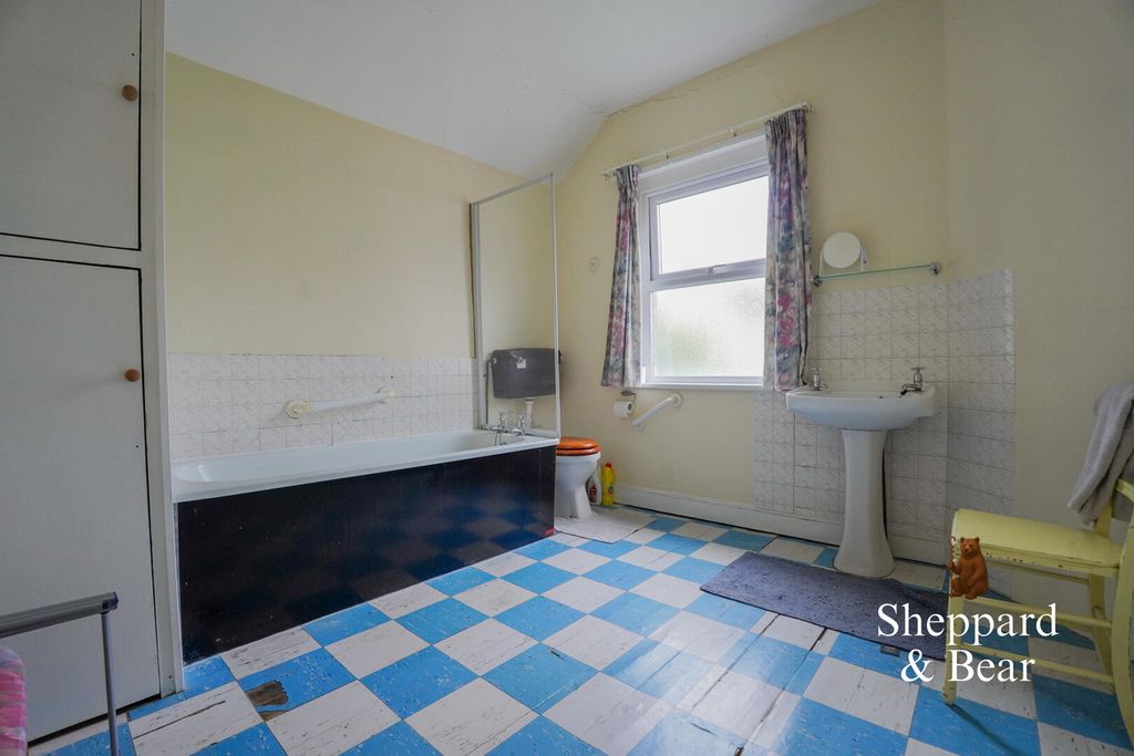 Property photo 2 of 30 Bathroom