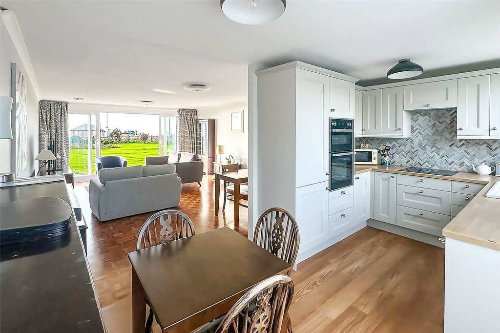 Property photo 2 of 12 Picture No. 11