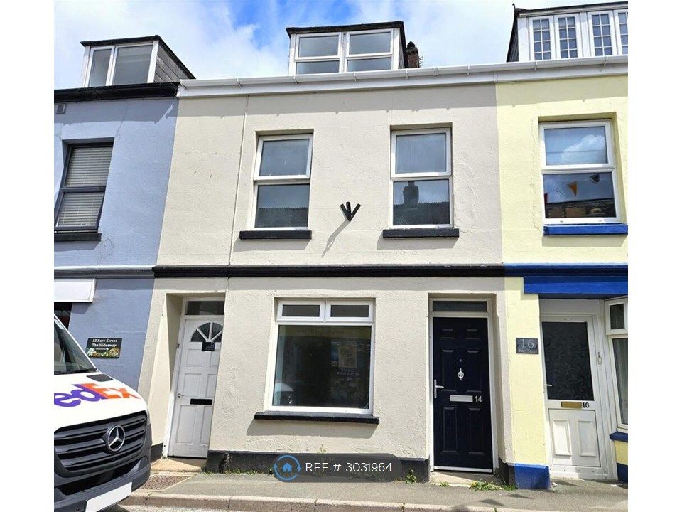 Property photo 1 of 19 Pl20: Modern 4-Bed Village Home With Garden
