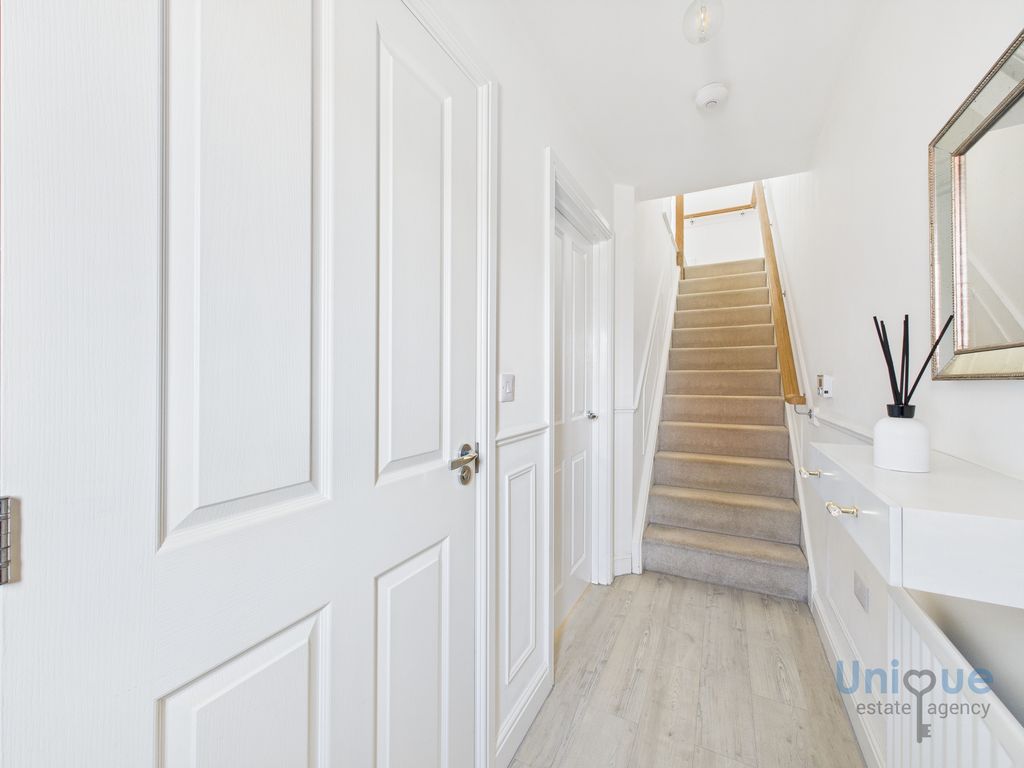 Property photo 3 of 32