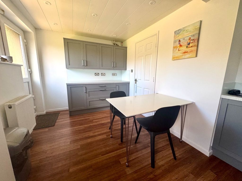 Property photo 3 of 17 Kitchen