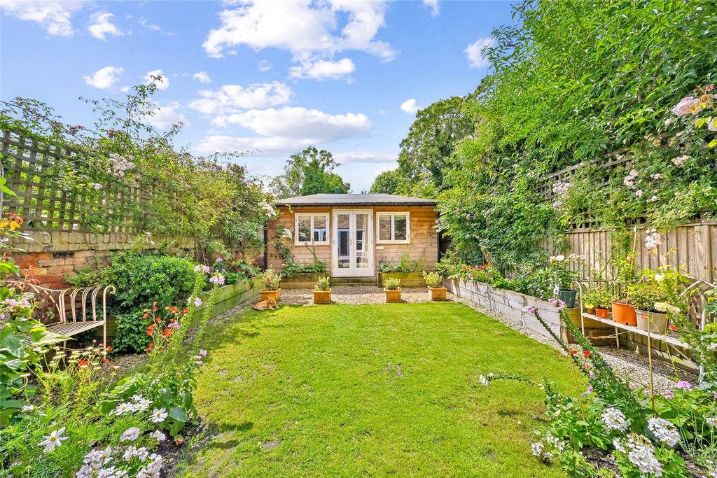 Property photo 2 of 18 Garden