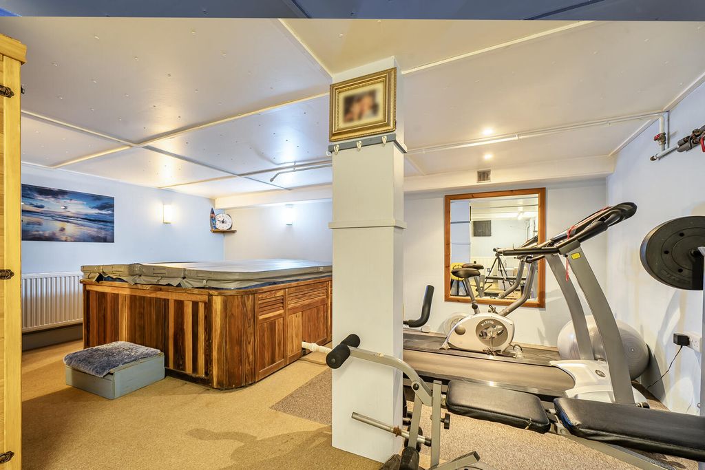 Property photo 3 of 27 Gym