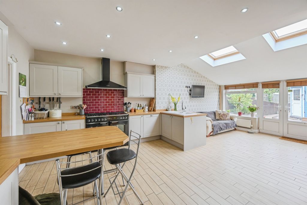 Property photo 2 of 17 Kitchen Diner