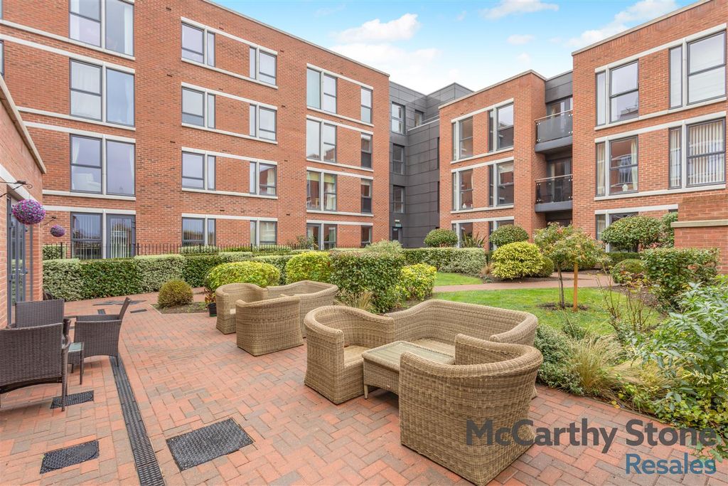 Property photo 1 of 21 8670629-Exterior03.Jpg