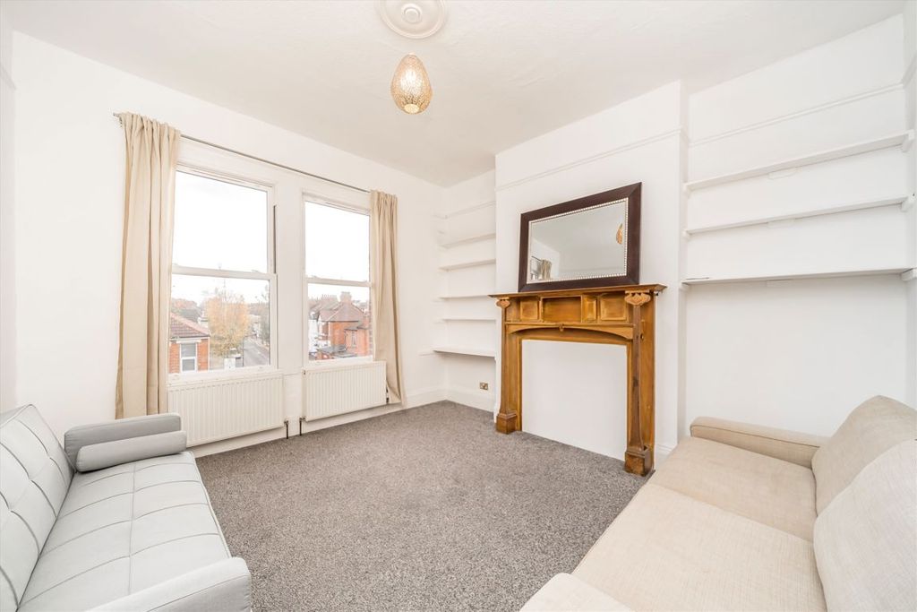 Property photo 2 of 6