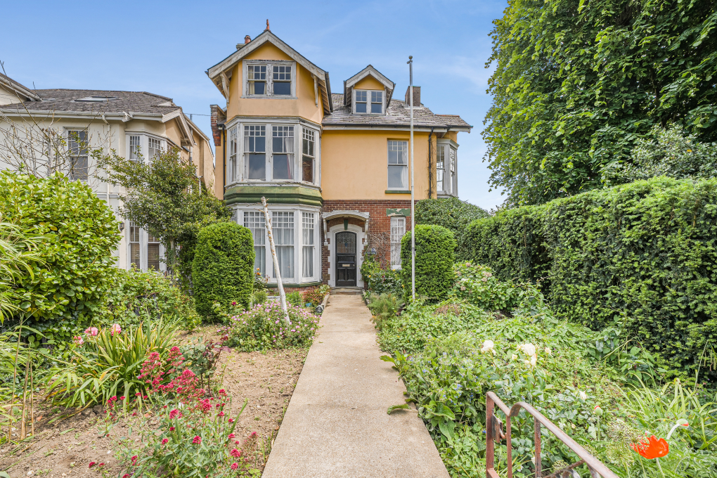 Property photo 1 of 16