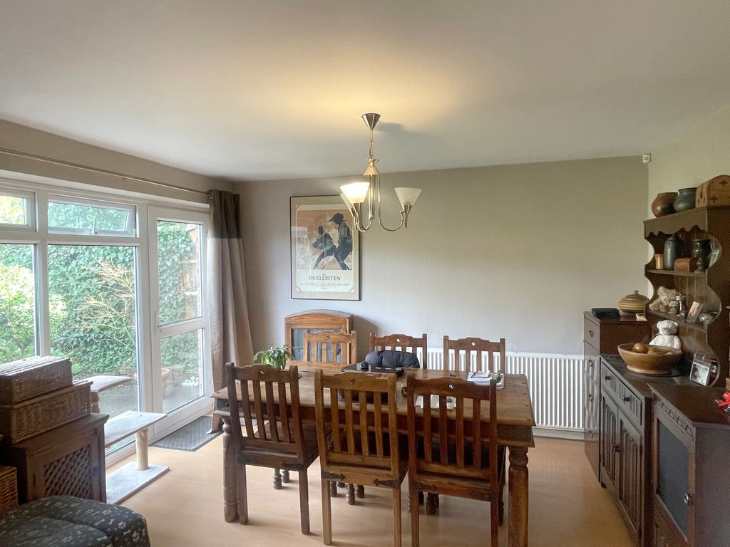 Property photo 3 of 10 Dining