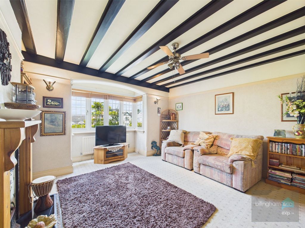 Property photo 2 of 28